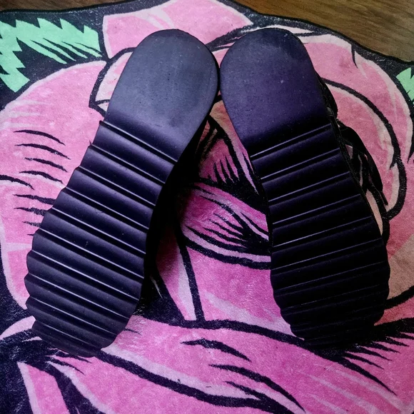 Killstar: Malice Platform Trainer [Velvet], Women's Sz 7 (runs big), Like New - Picture 10 of 13